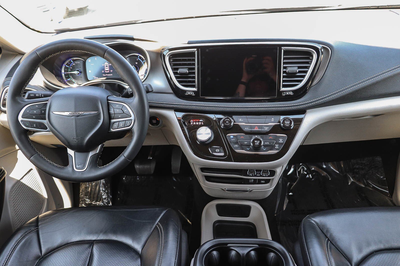 Used 2022 Chrysler Pacifica Touring-L FWD image 13
