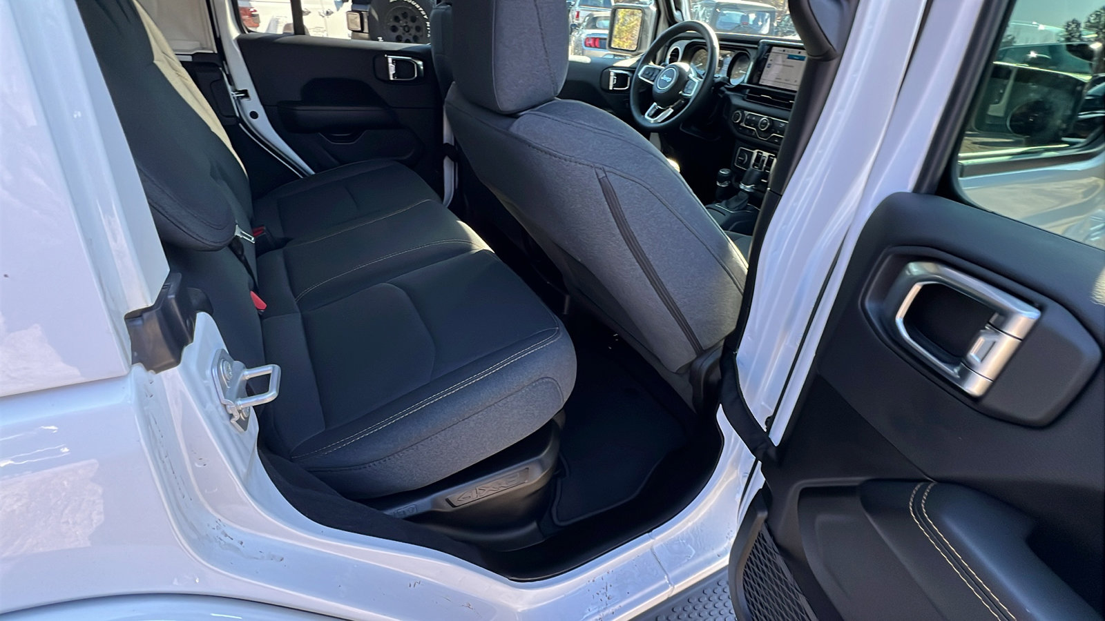 Used 2025 Jeep Wrangler Sahara 4xe image 21