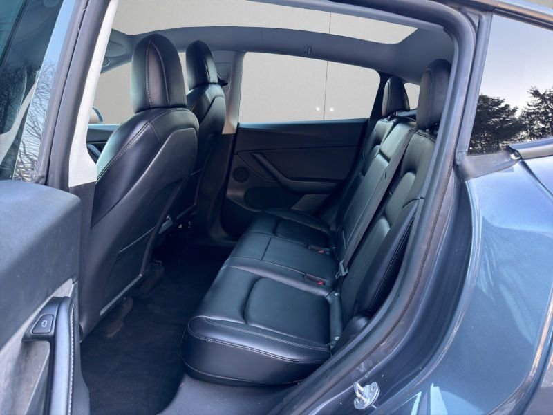 Used 2022 Tesla Model Y Performance image 10