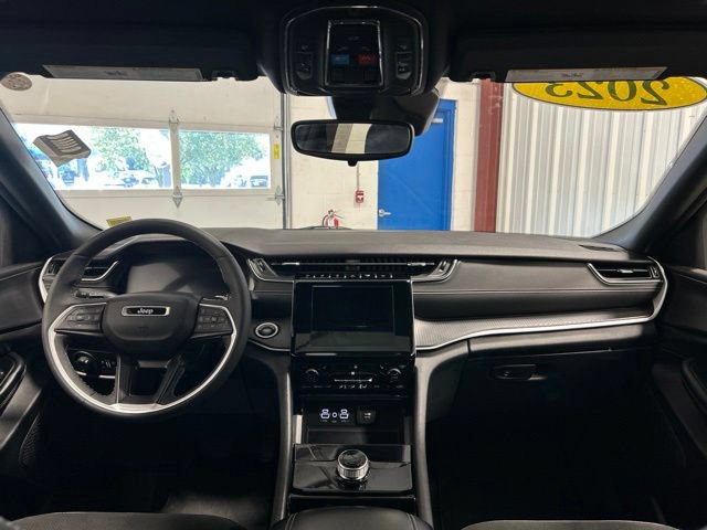 Used 2023 Jeep Grand Cherokee L Laredo AWD/4WD image 16