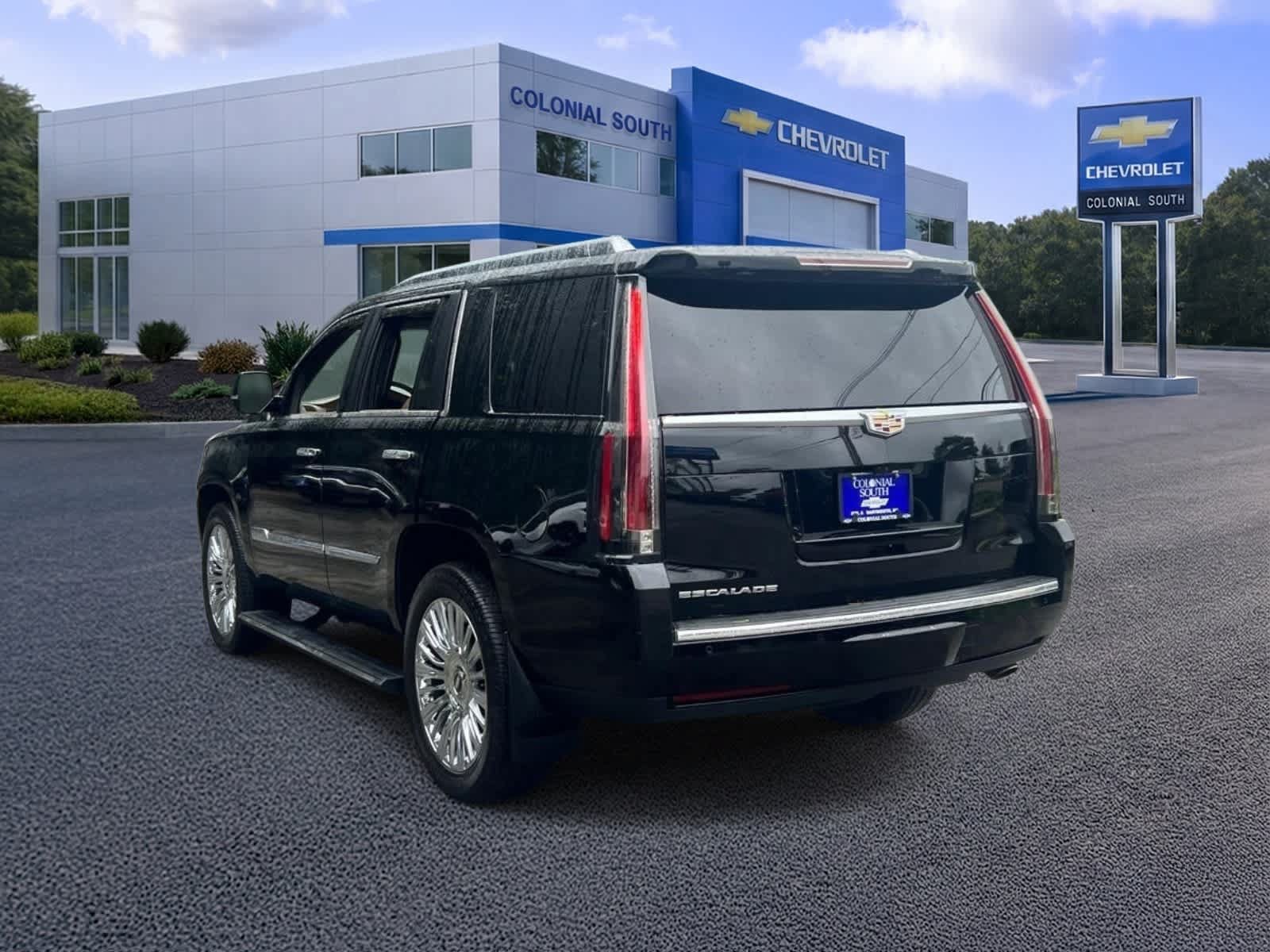 Used 2019 Cadillac Escalade Platinum AWD/4WD image 4