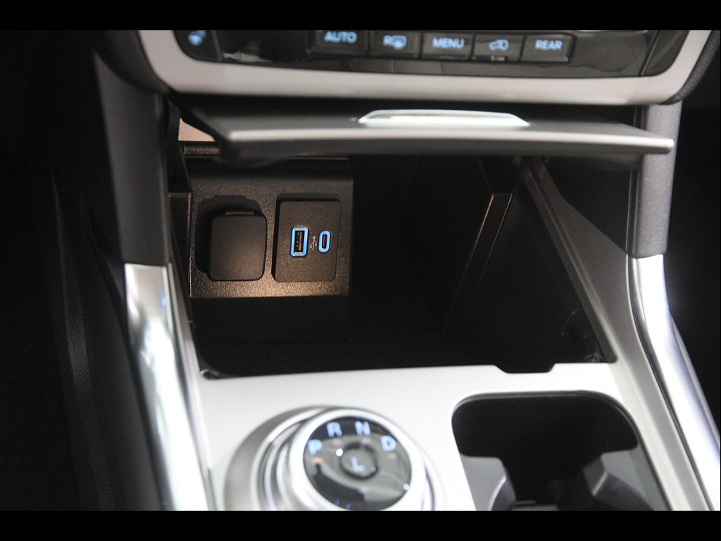 Used 2023 Ford Explorer XLT w/ Equipment Group 202A AWD/4WD image 17