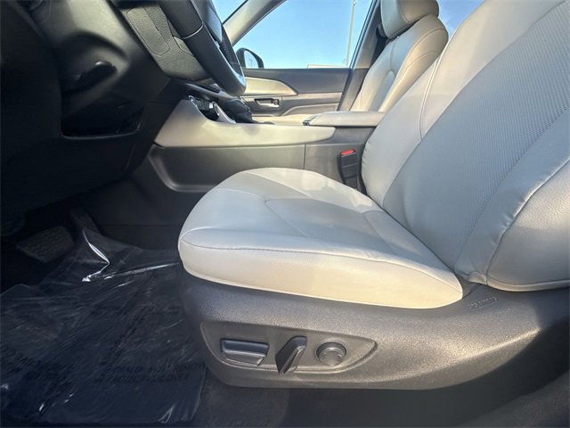 Used 2024 Toyota Grand Highlander XLE image 12