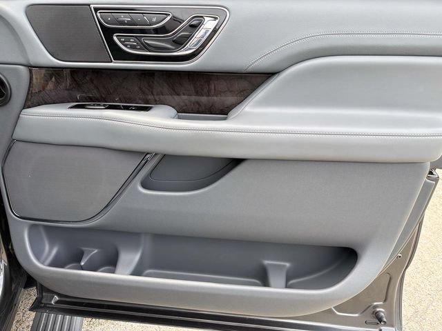 Used 2018 Lincoln Navigator Select AWD/4WD image 26