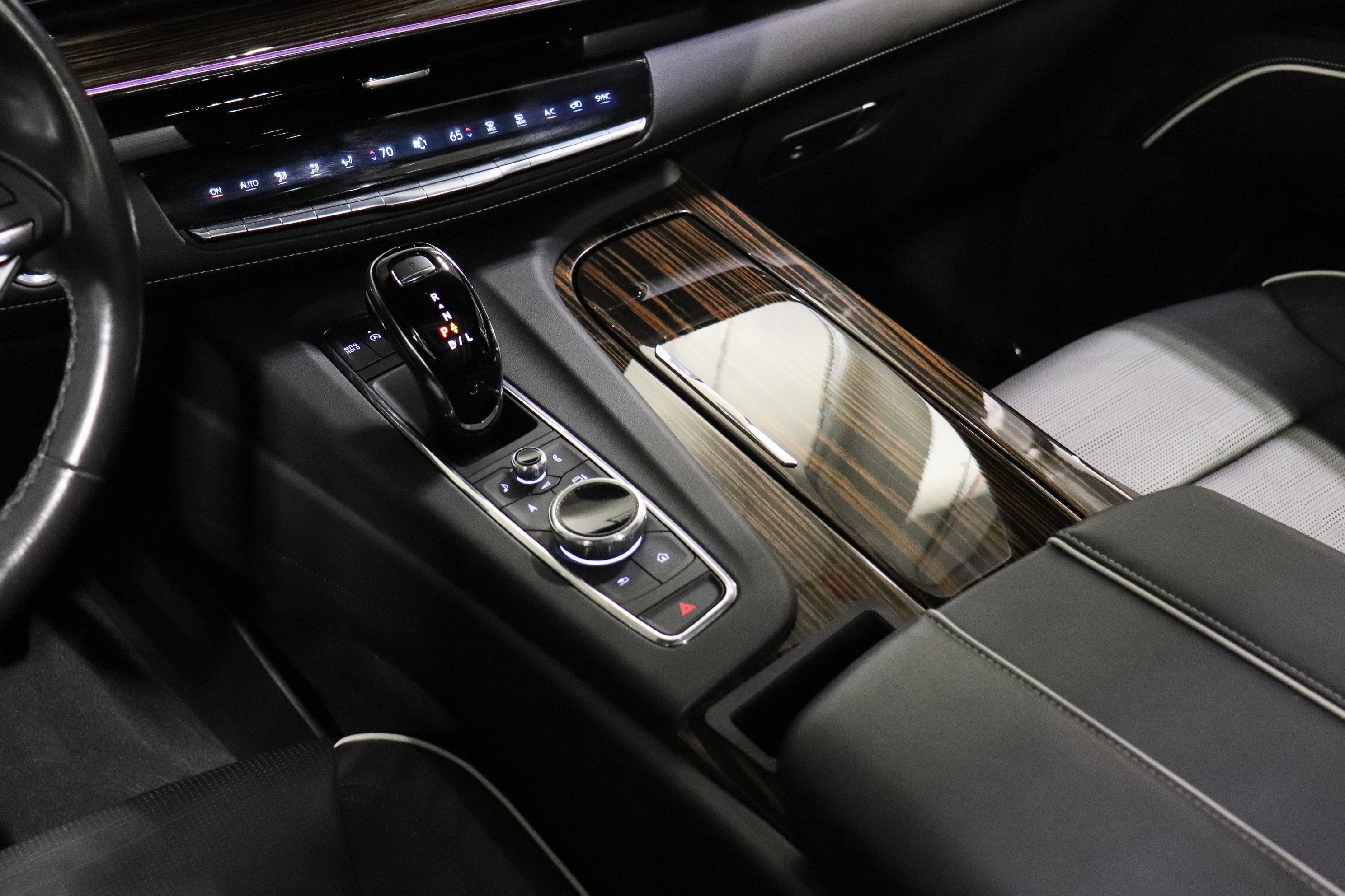 Used 2023 Cadillac Escalade Premium Luxury AWD/4WD image 25