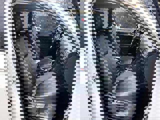 Used 2024 Volkswagen Tiguan SE image 7