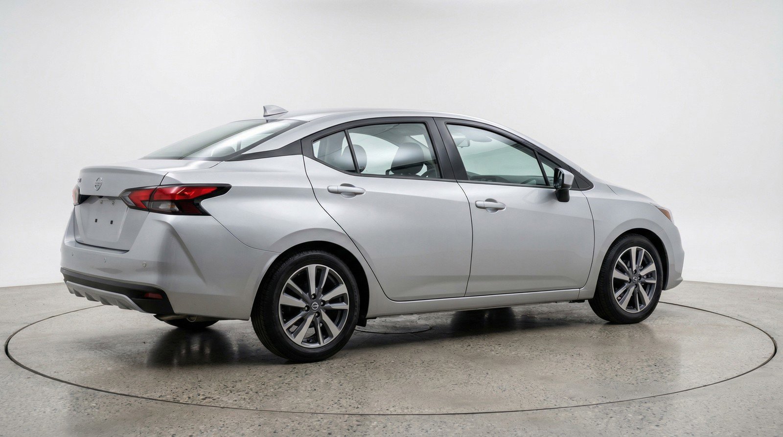 Used 2025 Nissan Versa SV FWD image 9