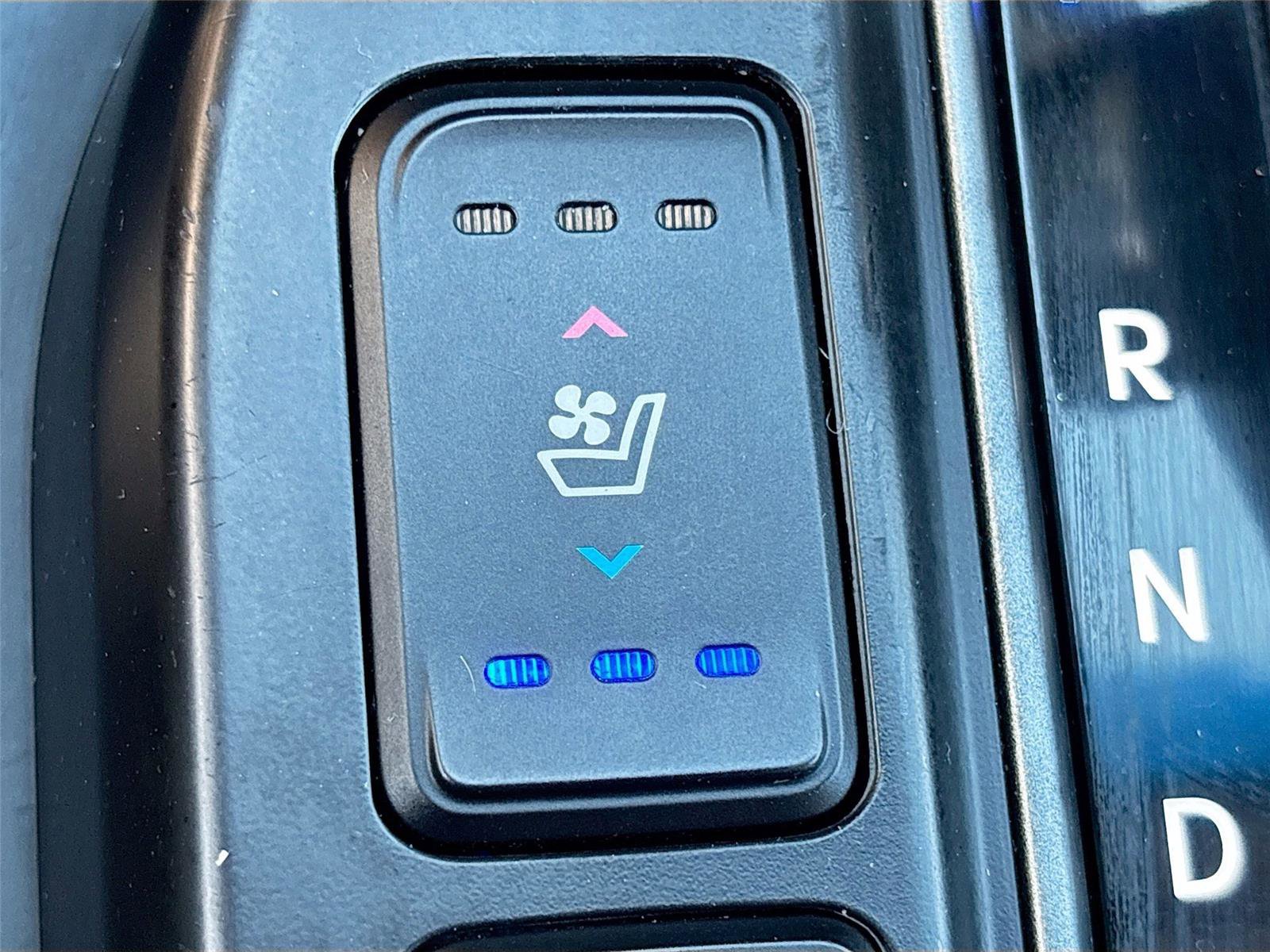 Used 2017 Hyundai Santa Fe Sport image 20