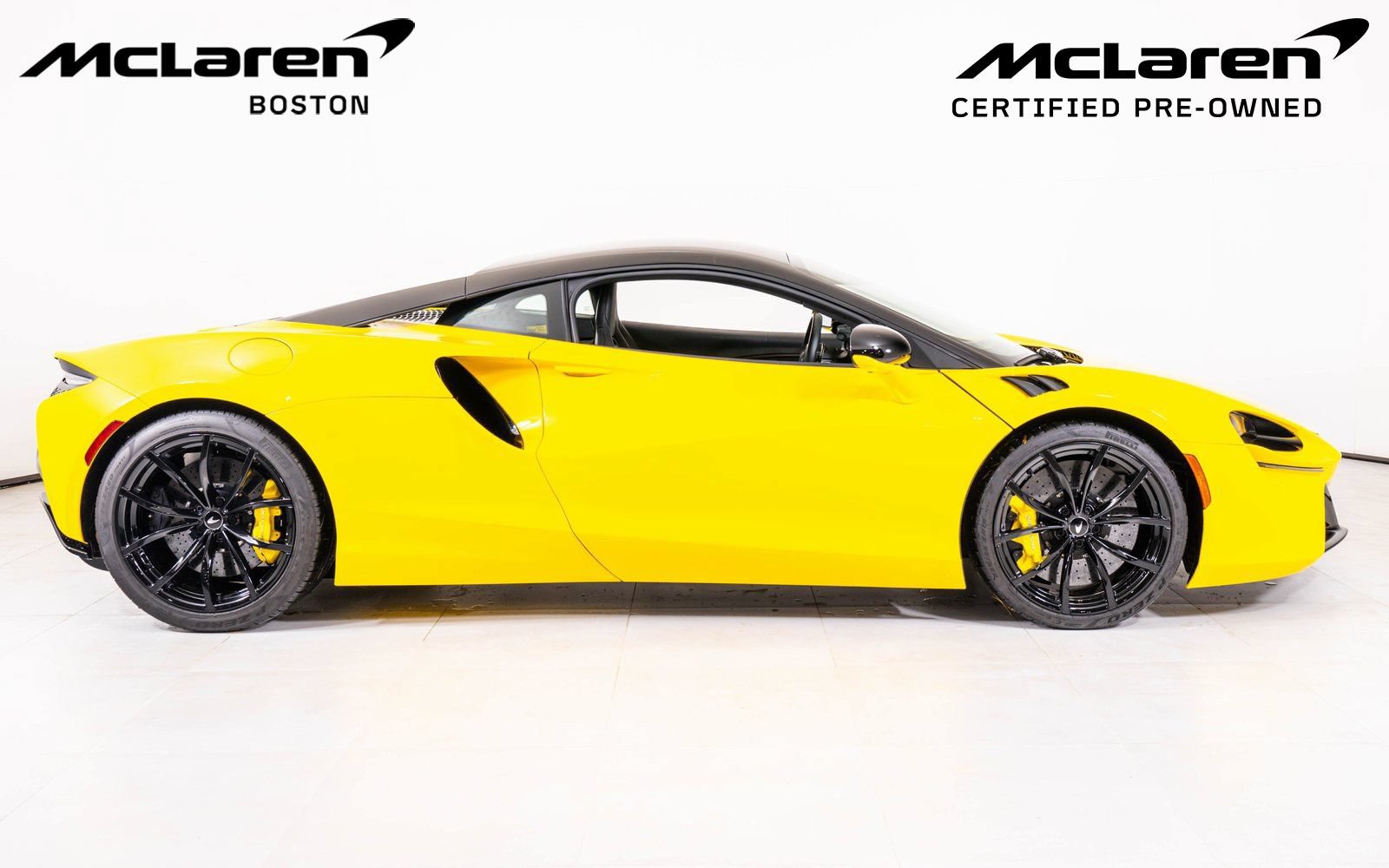 Used 2023 McLaren Artura RWD image 6