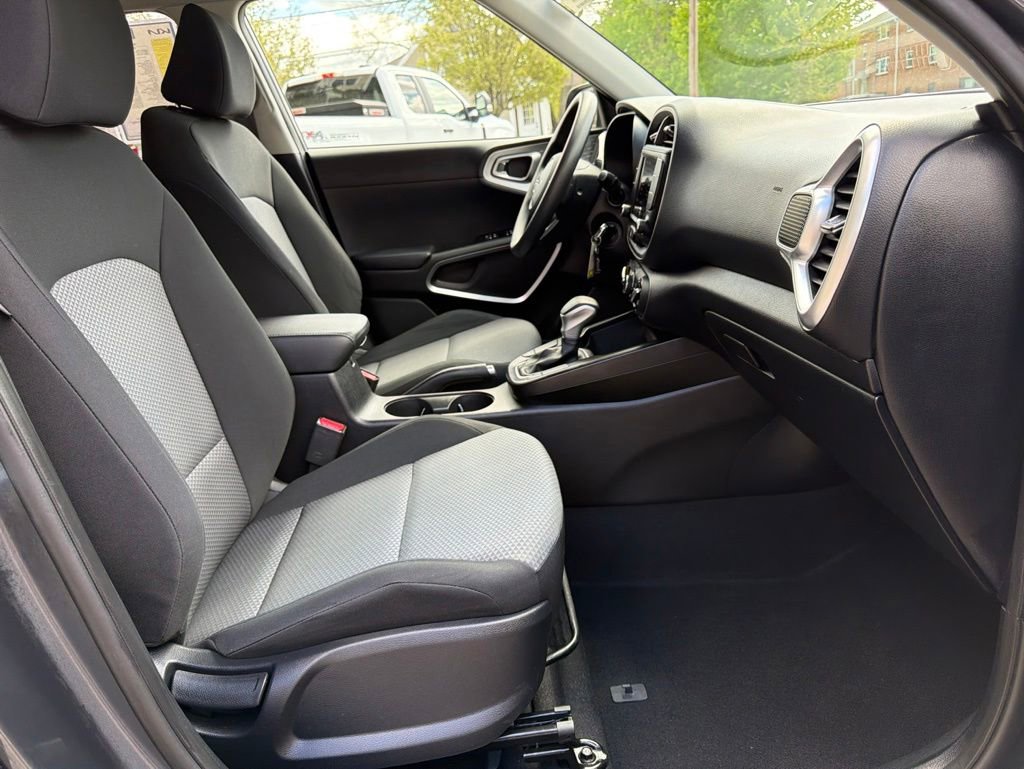 Certified 2023 Kia Soul LX w/ LX Technology Package FWD image 22