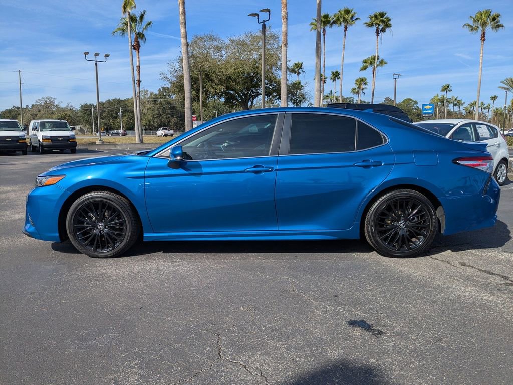 Used 2020 Toyota Camry SE w/ Moonroof Package image 7