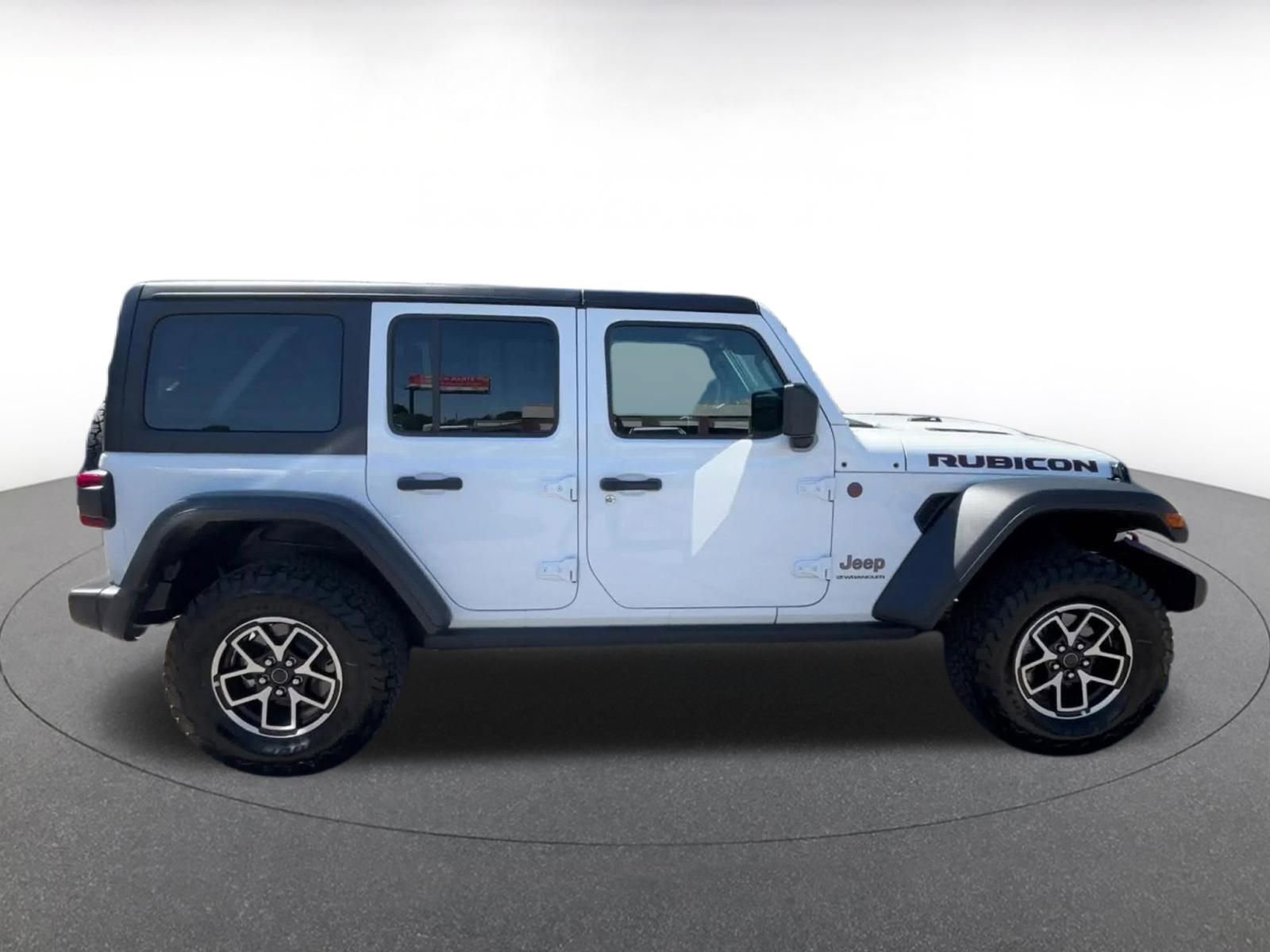 Used 2025 Jeep Wrangler Unlimited Rubicon AWD/4WD image 16