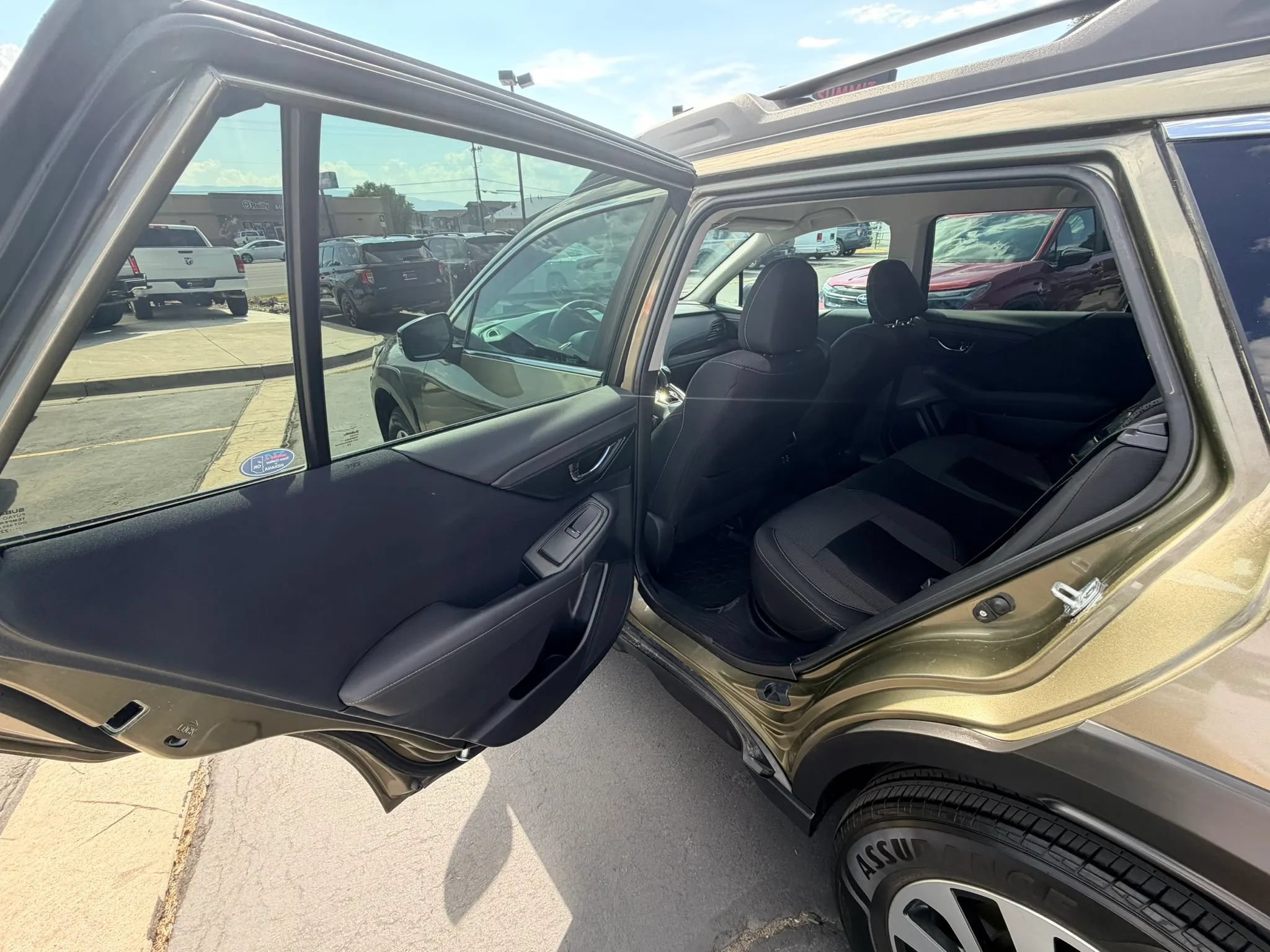 Used 2023 Subaru Outback Premium AWD/4WD image 19