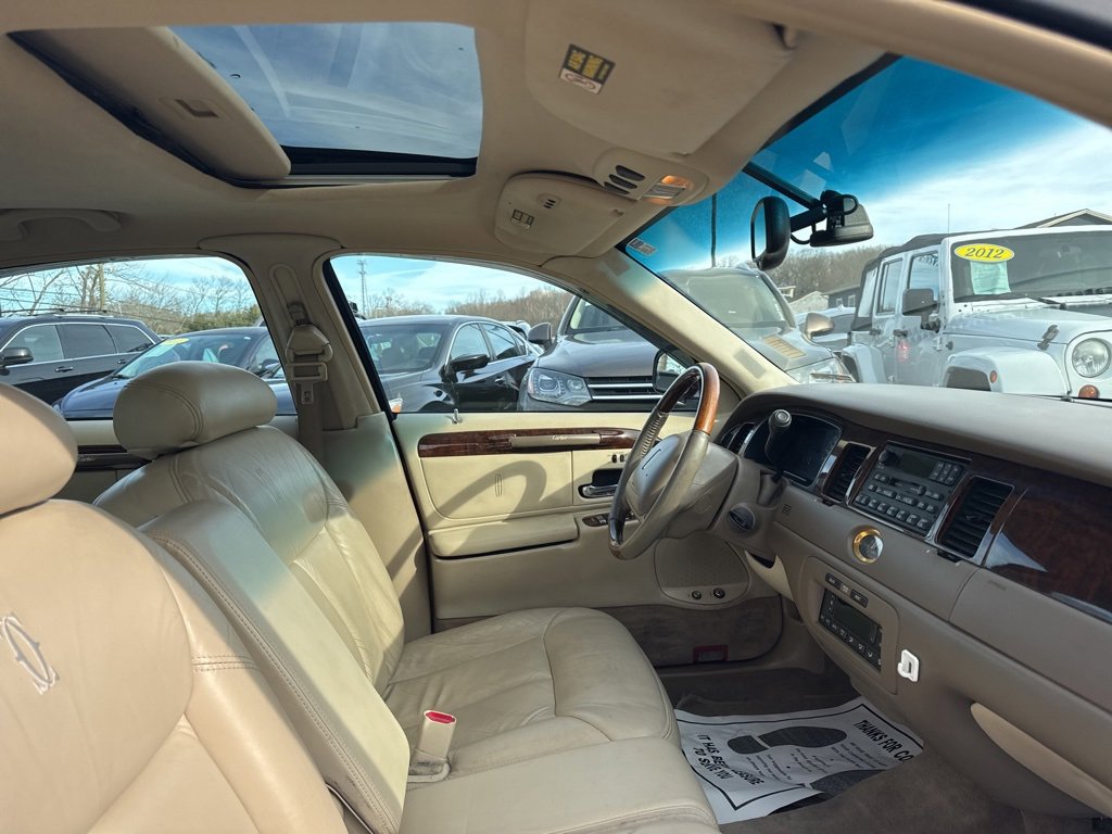 Used 2000 Lincoln Town Car Cartier image 34