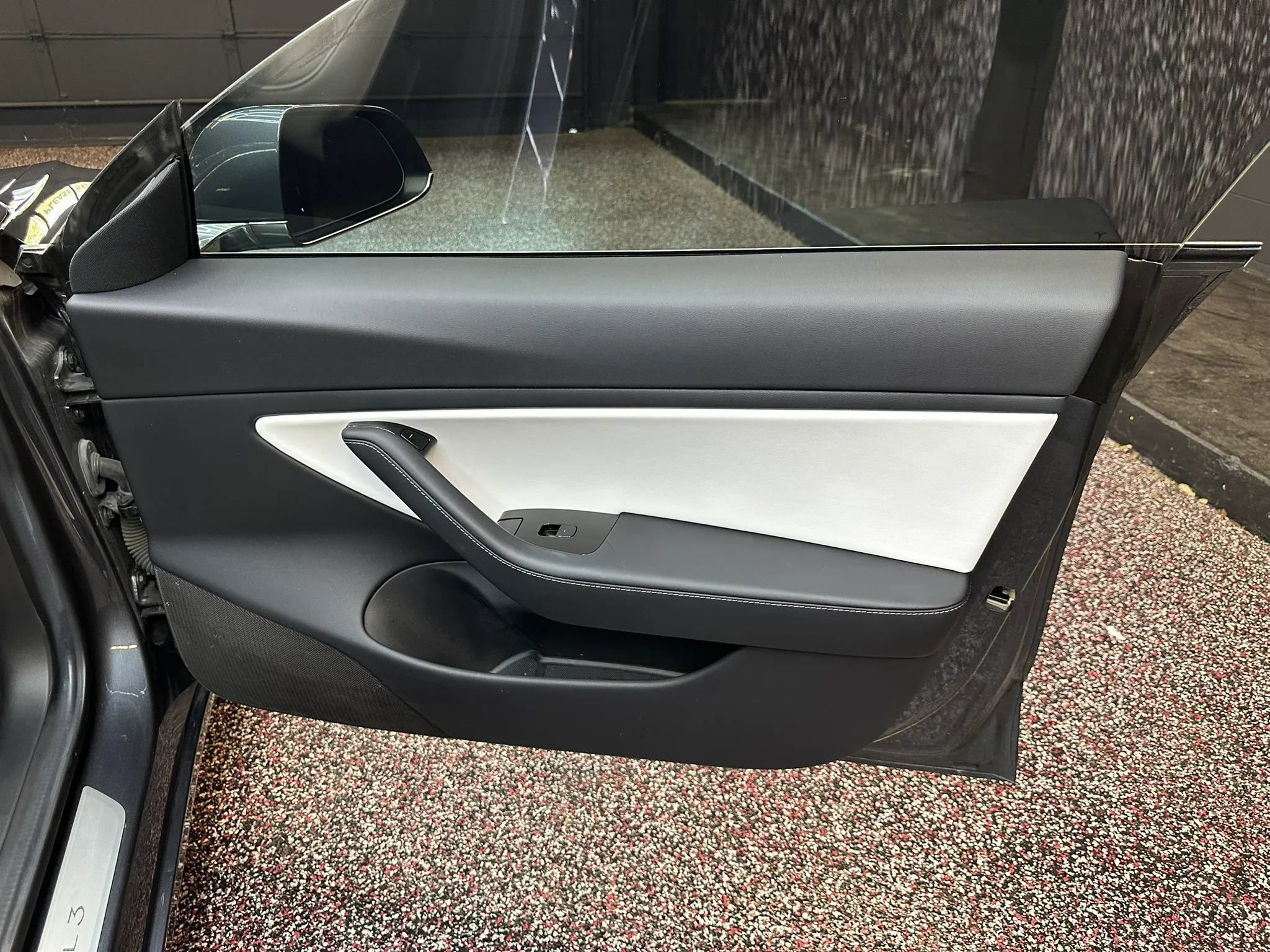 Used 2018 Tesla Model 3 Long Range AWD/4WD image 30