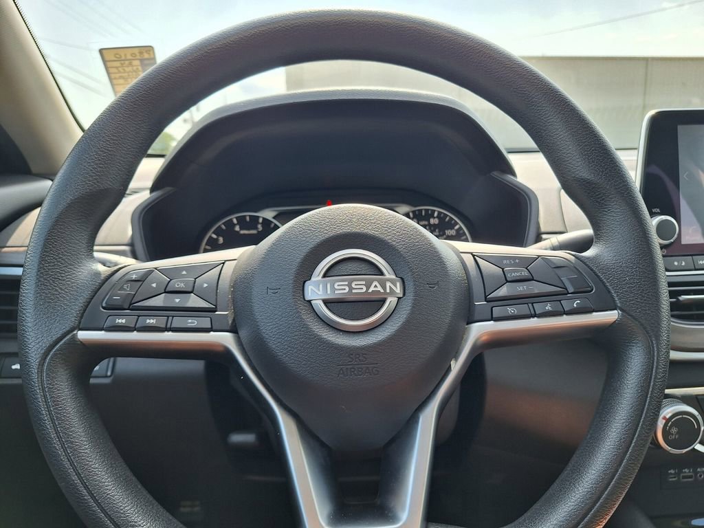 Used 2024 Nissan Altima 2.5 SV FWD image 18