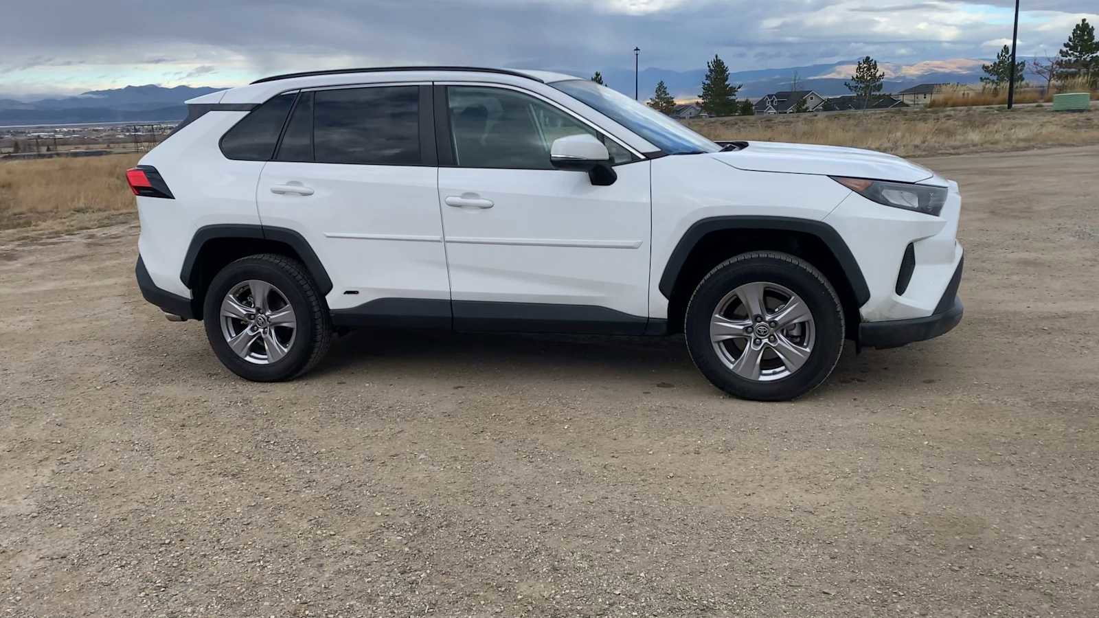 Used 2022 Toyota RAV4 LE image 2