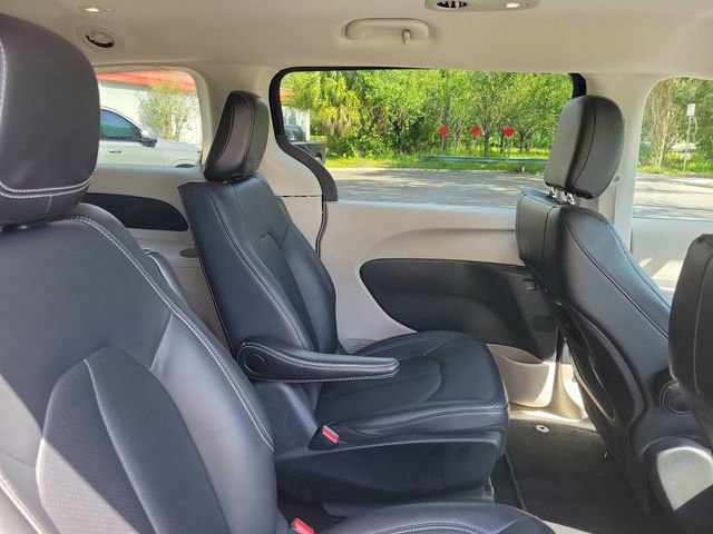 Used 2024 Chrysler Pacifica Limited FWD image 33