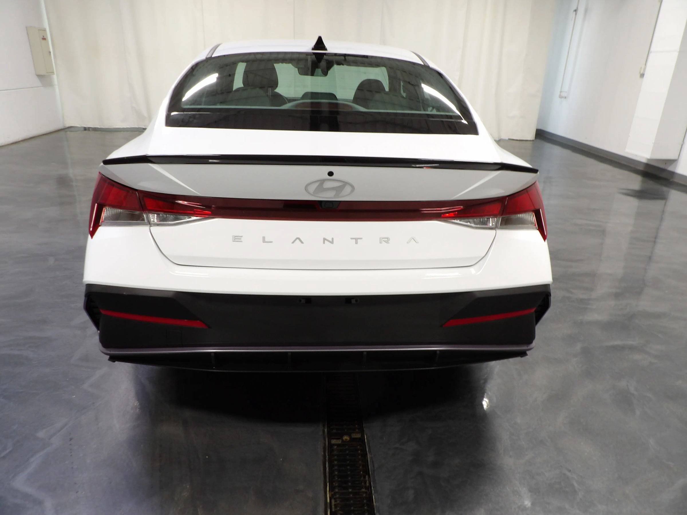 Used 2026 Hyundai Elantra Sport FWD image 5