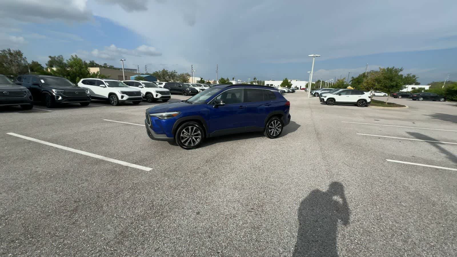 Used 2025 Toyota Corolla Cross XLE FWD image 4