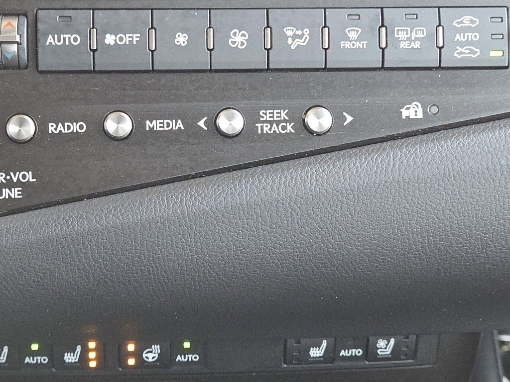 Used 2021 Lexus ES 300h w/ Premium Package image 11