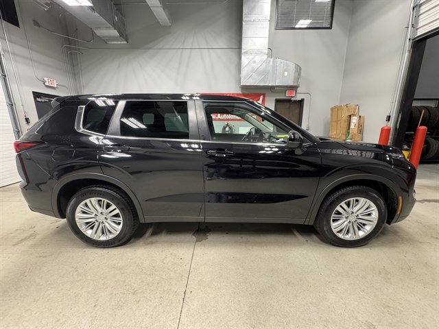 Used 2023 Mitsubishi Outlander ES AWD/4WD image 8