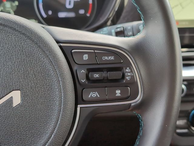 Used 2022 Kia Niro EX Premium FWD image 24