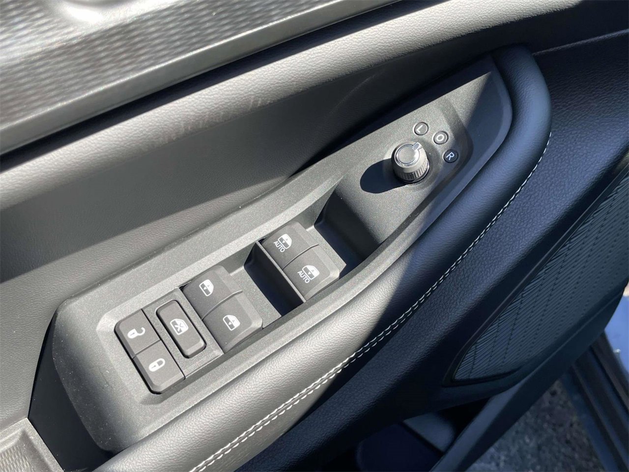 New 2025 Jeep Grand Cherokee Altitude image 27