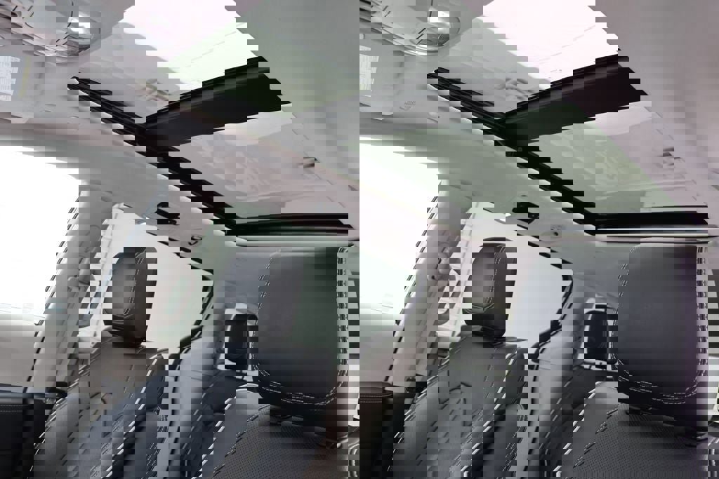 Used 2024 Chrysler Pacifica Limited image 17