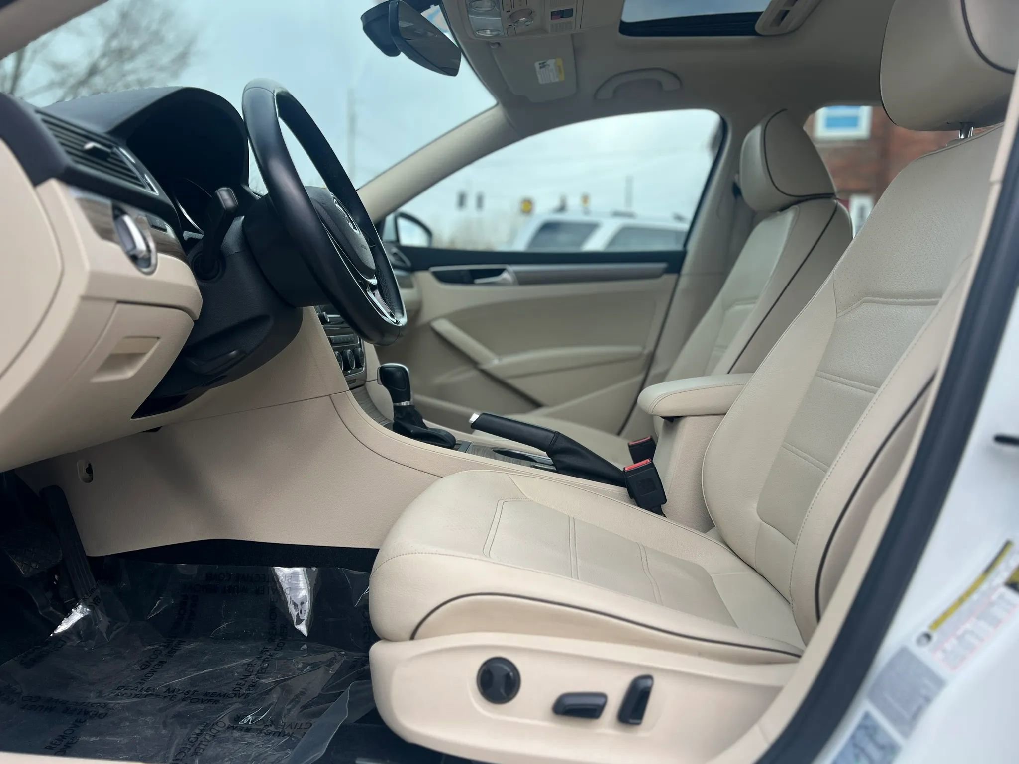 Used 2017 Volkswagen Passat 1.8T SE image 16