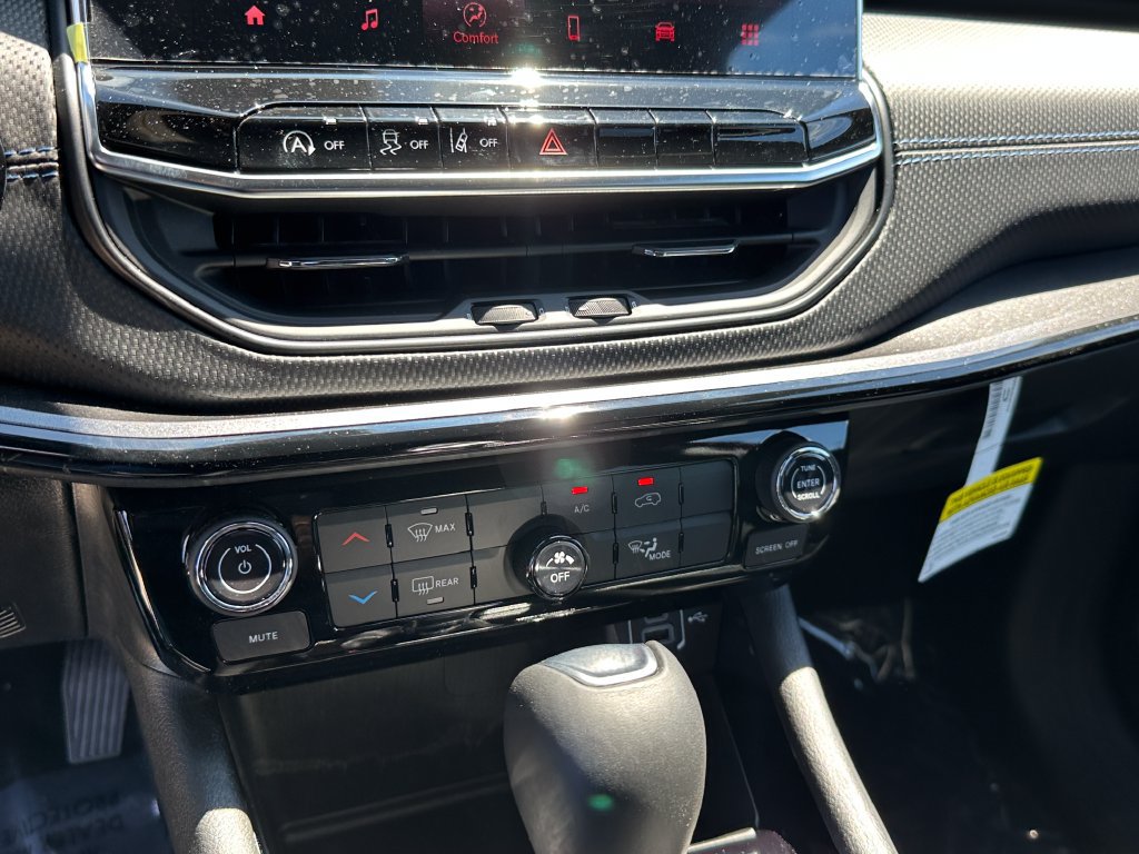 New 2026 Jeep Compass Latitude AWD/4WD image 24