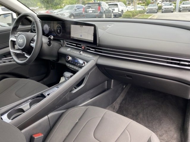 New 2025 Hyundai Elantra SEL image 38