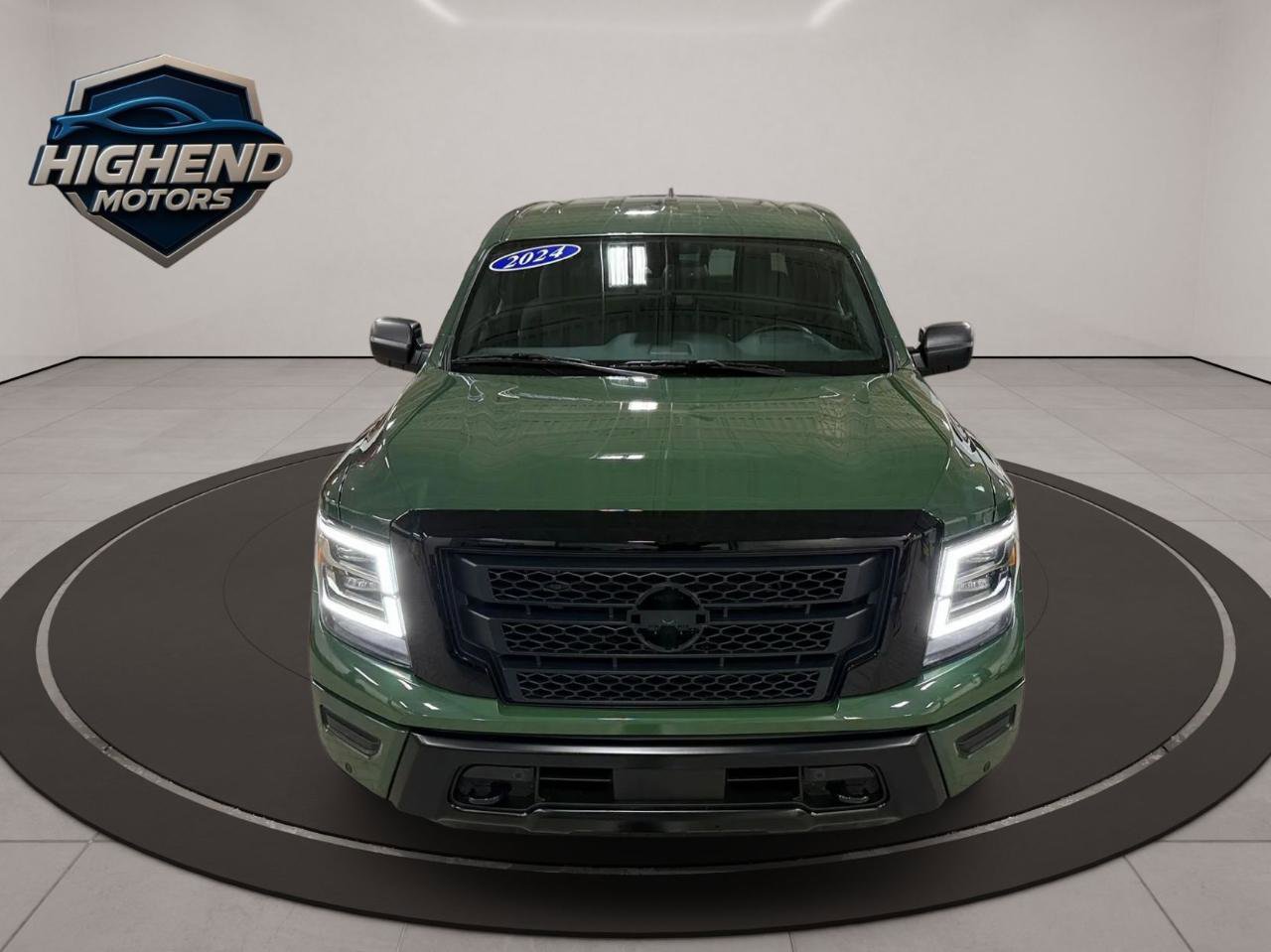 Used 2024 Nissan Titan SV w/ SV Bronze Edition Package image 9