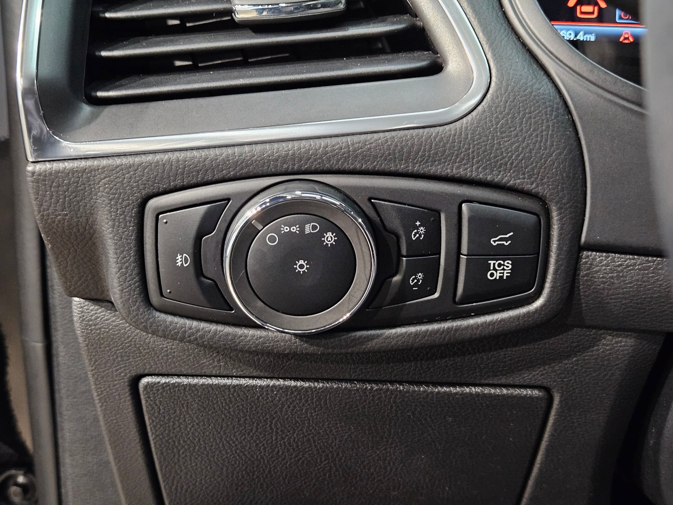 Used 2024 Ford Edge Titanium image 25