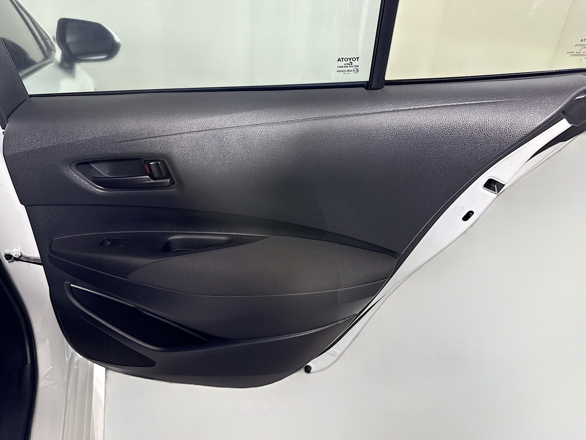 Used 2025 Toyota Corolla LE image 27