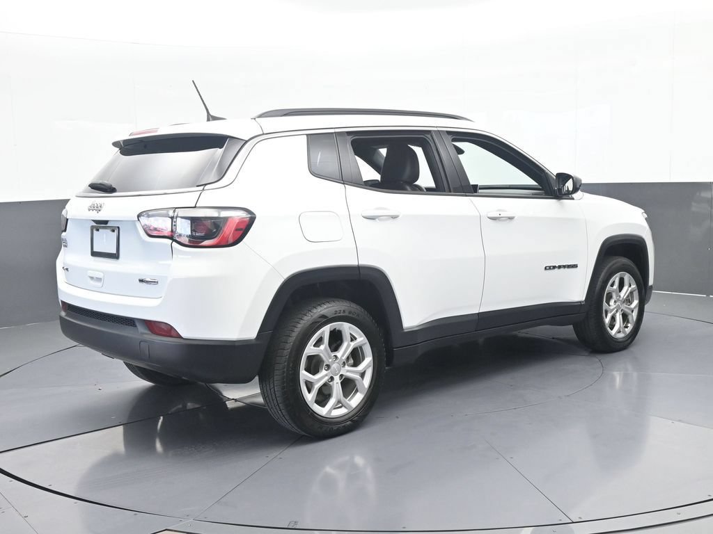 Used 2024 Jeep Compass Latitude AWD/4WD image 6