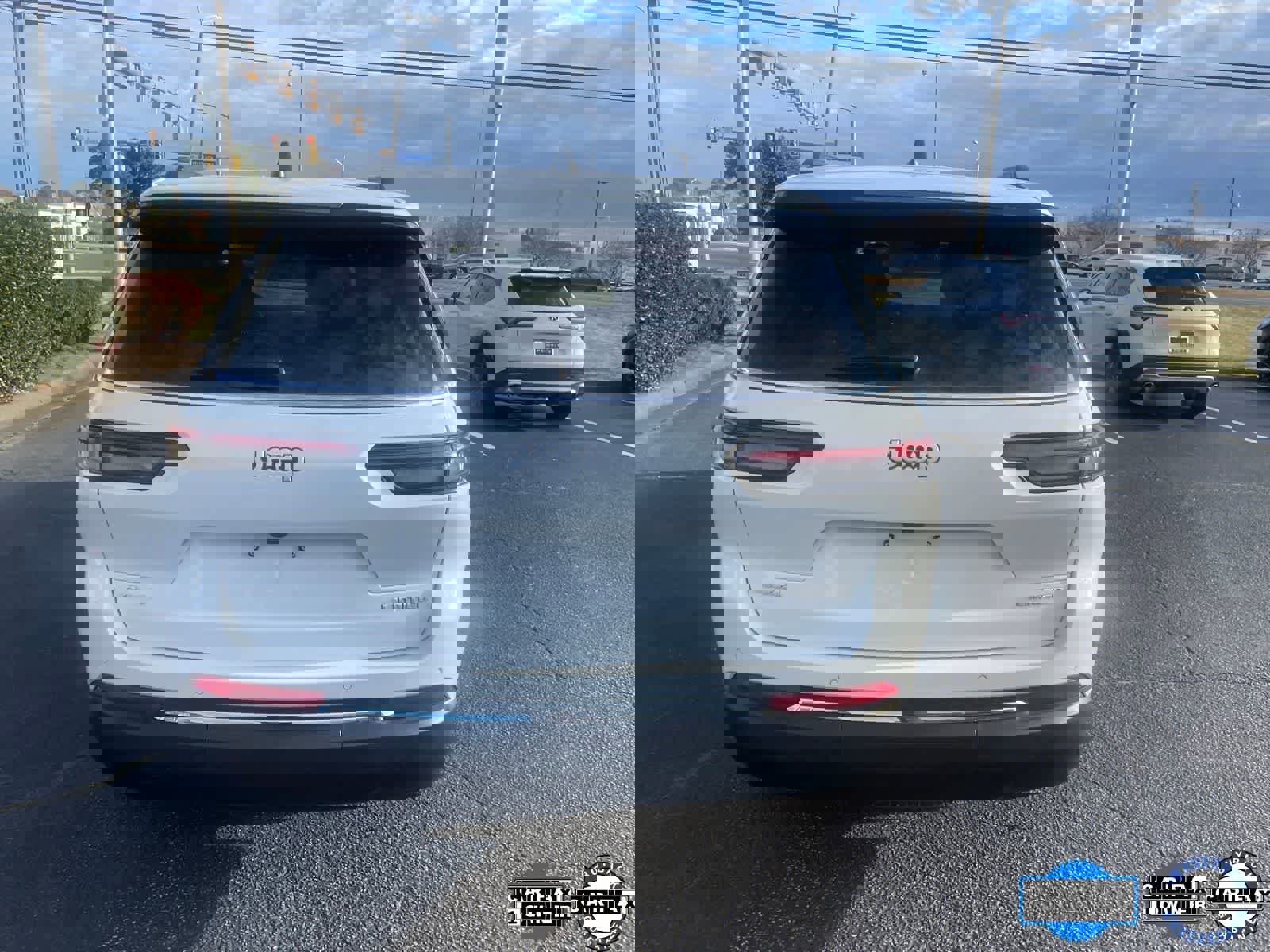 Used 2024 Jeep Grand Cherokee L Limited image 3