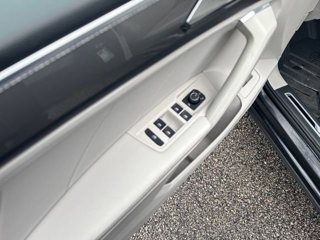 Certified 2022 Volkswagen Tiguan SE R-Line image 12