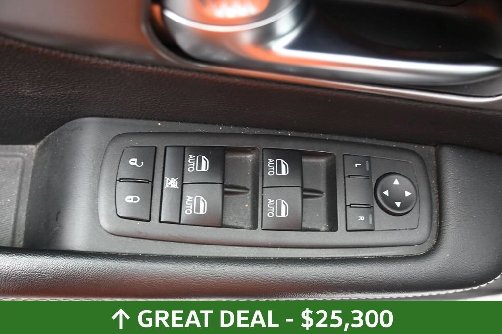 Used 2025 Chrysler Pacifica Select FWD image 21