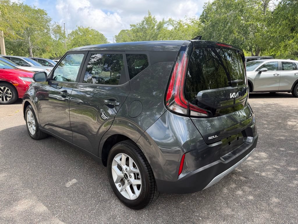 Used 2024 Kia Soul LX w/ Option Group 015 FWD image 4