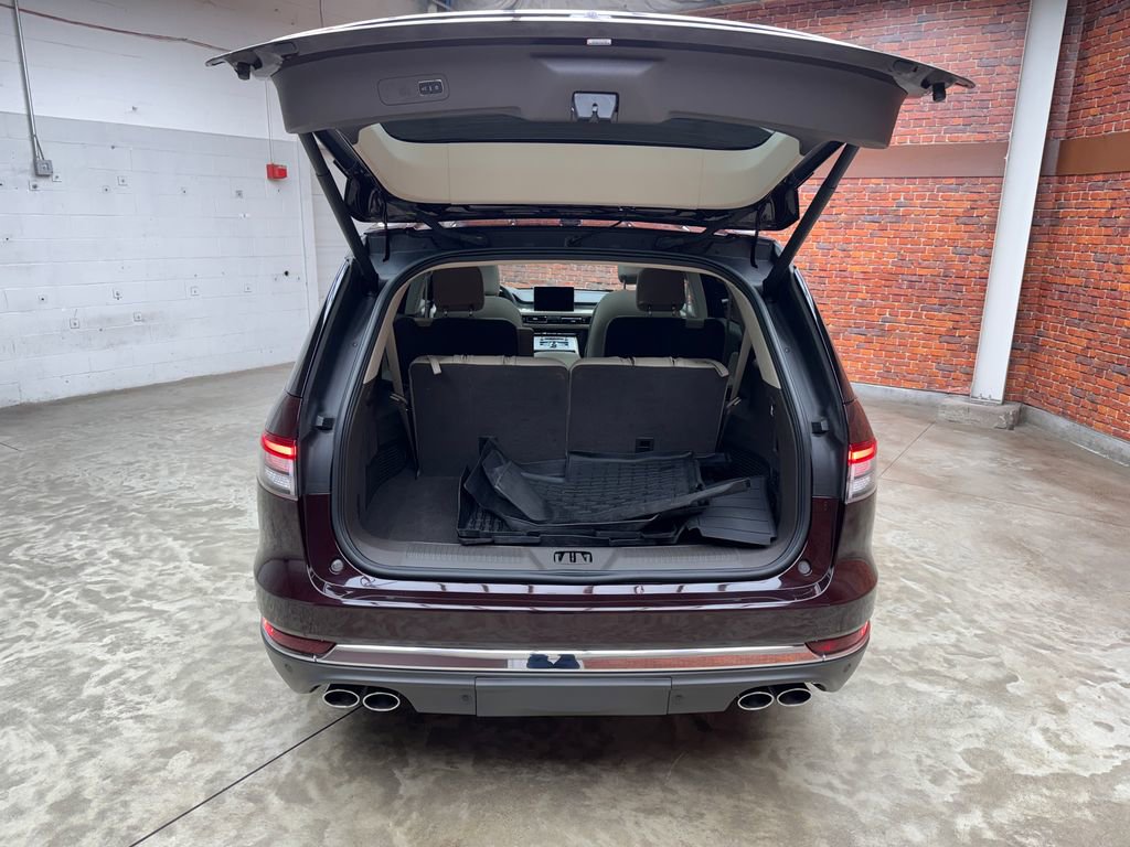 Used 2023 Lincoln Aviator AWD w/ Premium Package image 26