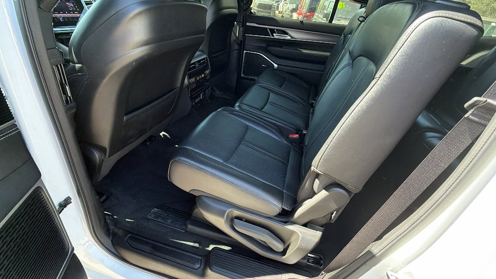 Certified 2025 Jeep Wagoneer 4WD w/ Convenience Group I image 24