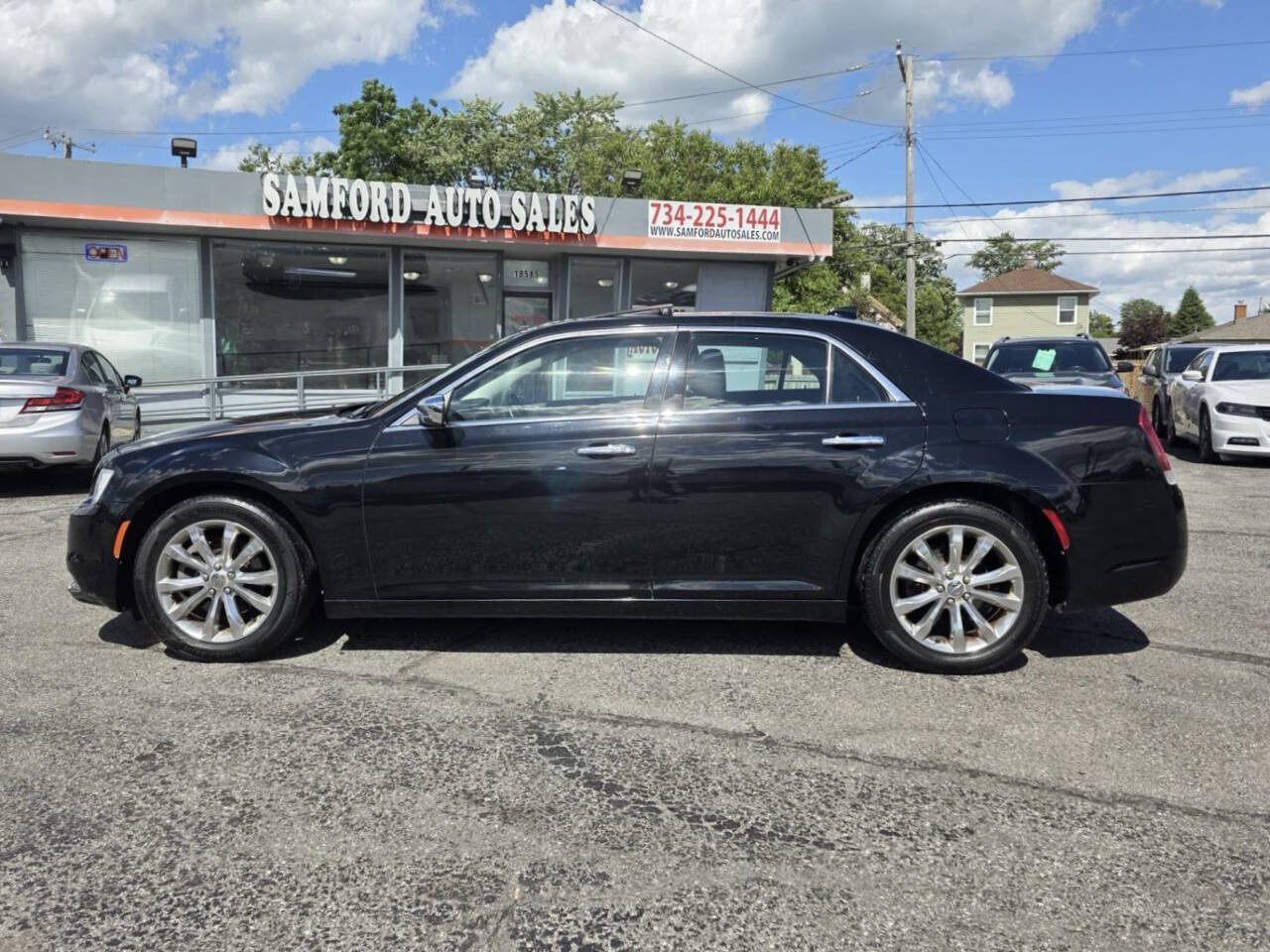 Used 2016 Chrysler 300 C w/ Harman/Kardon Audio Group AWD/4WD image 3