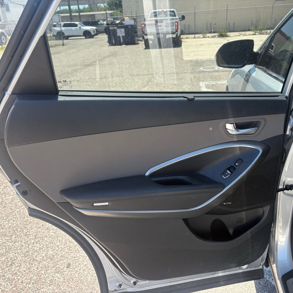 Used 2017 Hyundai Santa Fe SE image 12