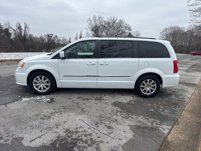 Used 2016 Chrysler Town & Country Touring image 4