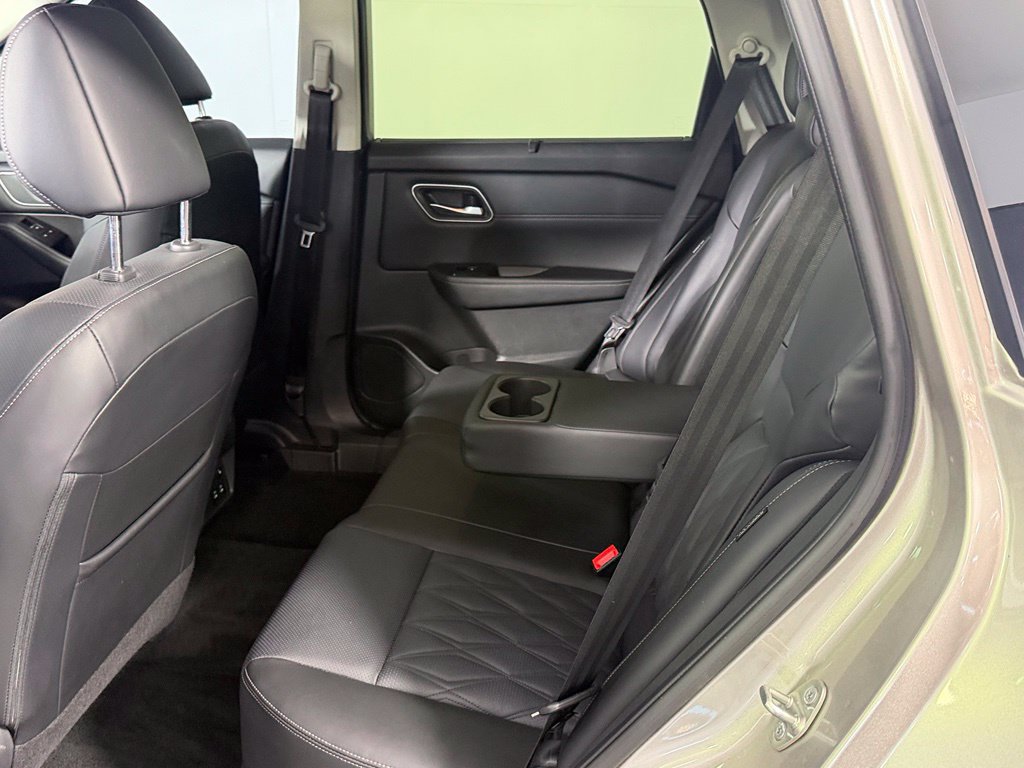 Used 2025 Nissan Rogue Platinum w/ Tech Package FWD image 27