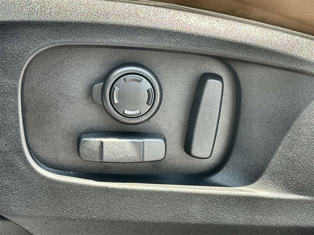 Used 2025 Land Rover Defender 110 X-Dynamic SE image 20