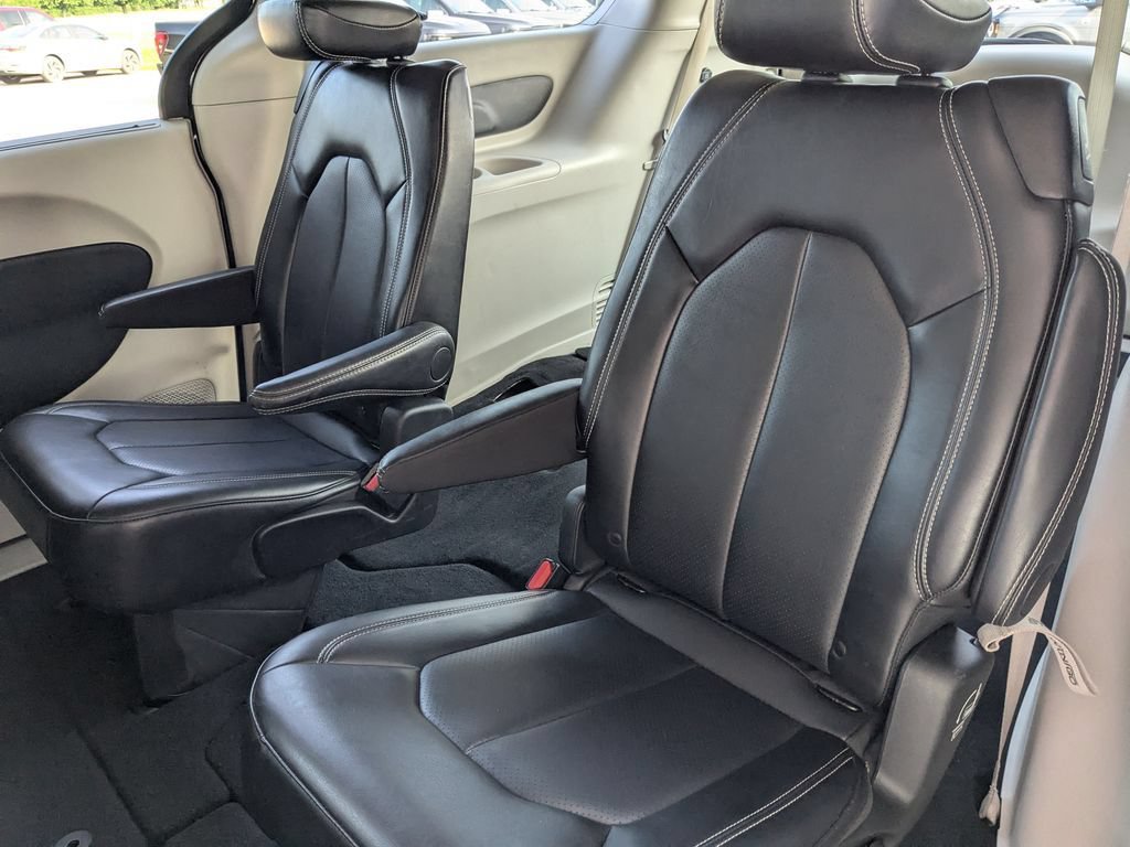 Used 2024 Chrysler Pacifica Touring-L FWD image 28