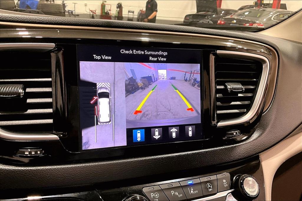 Used 2018 Chrysler Pacifica Touring-L Plus w/ Advanced Safetytec Group image 21