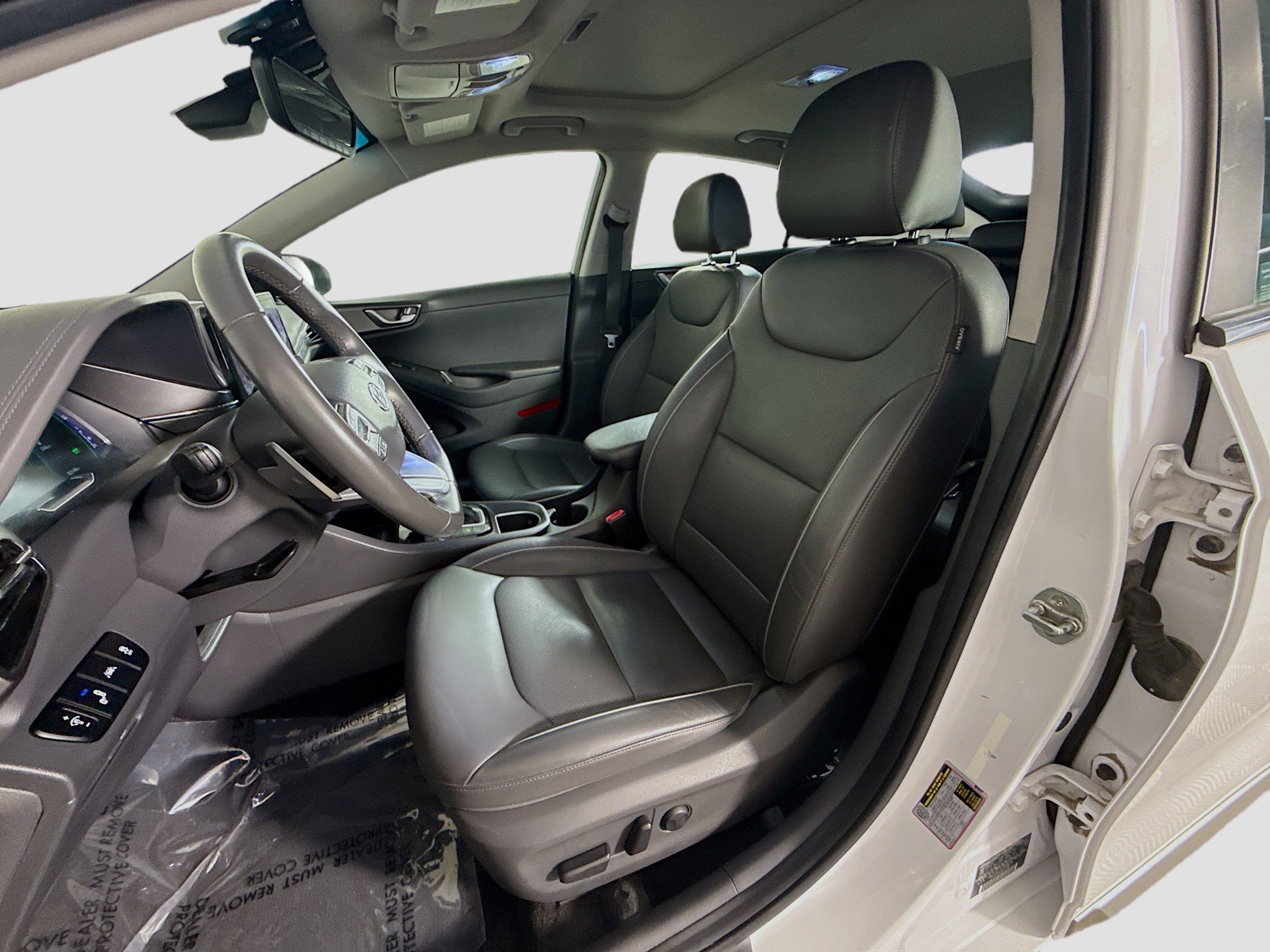 Used 2020 Hyundai Ioniq Limited image 22